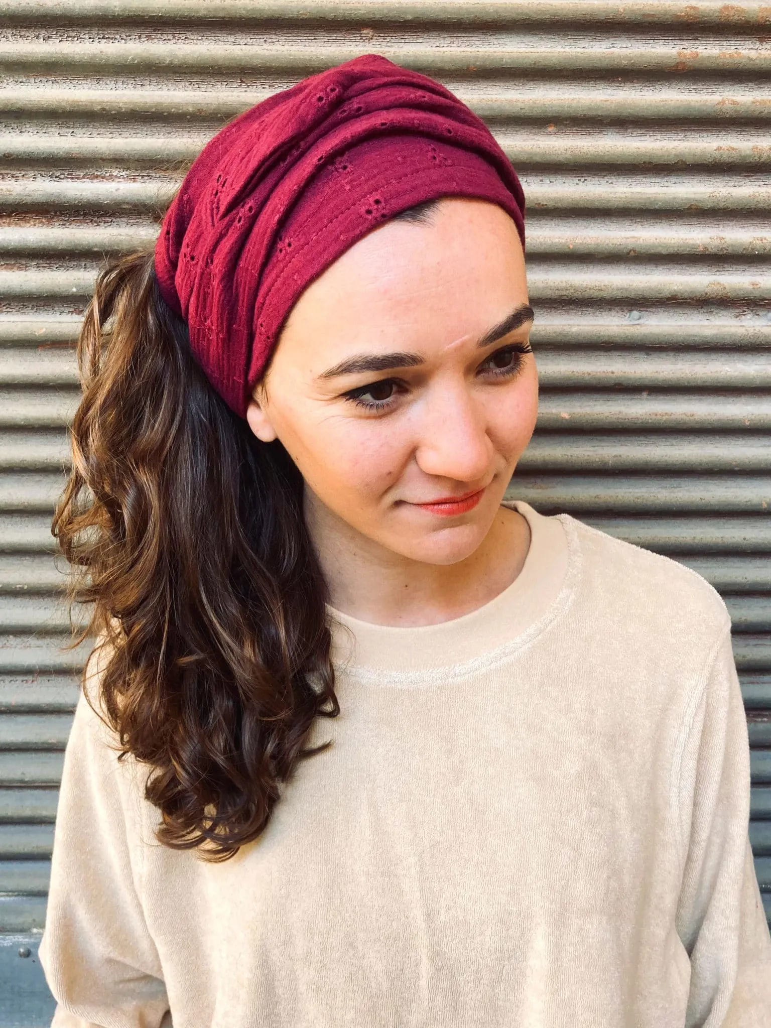 Bandeau à cheveux modulable en coton – Broderie bordeaux | Atelier Foudre Turbans