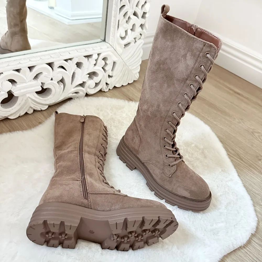 BOTTINES DAIM TAUPE LACETS
