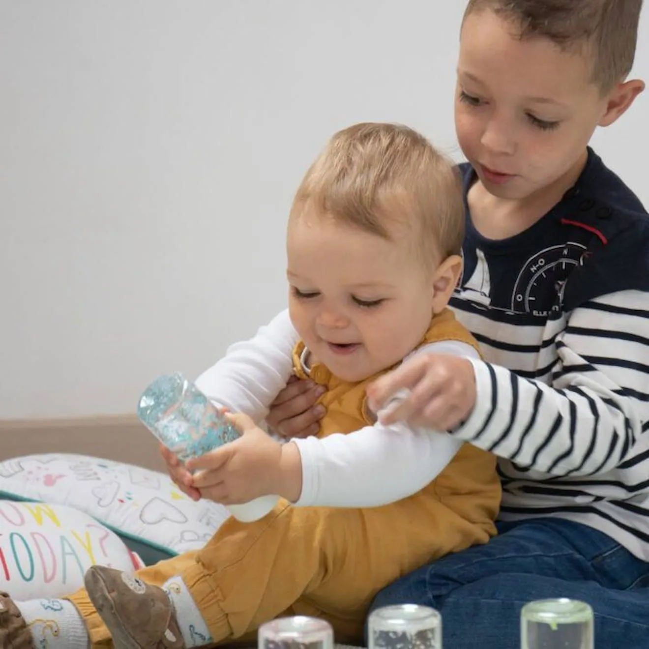 Bouteille sensorielle - lapins - L'Atelier Gigogne - apaiser les petites et grandes émotions de votre enfant blanc - L'a