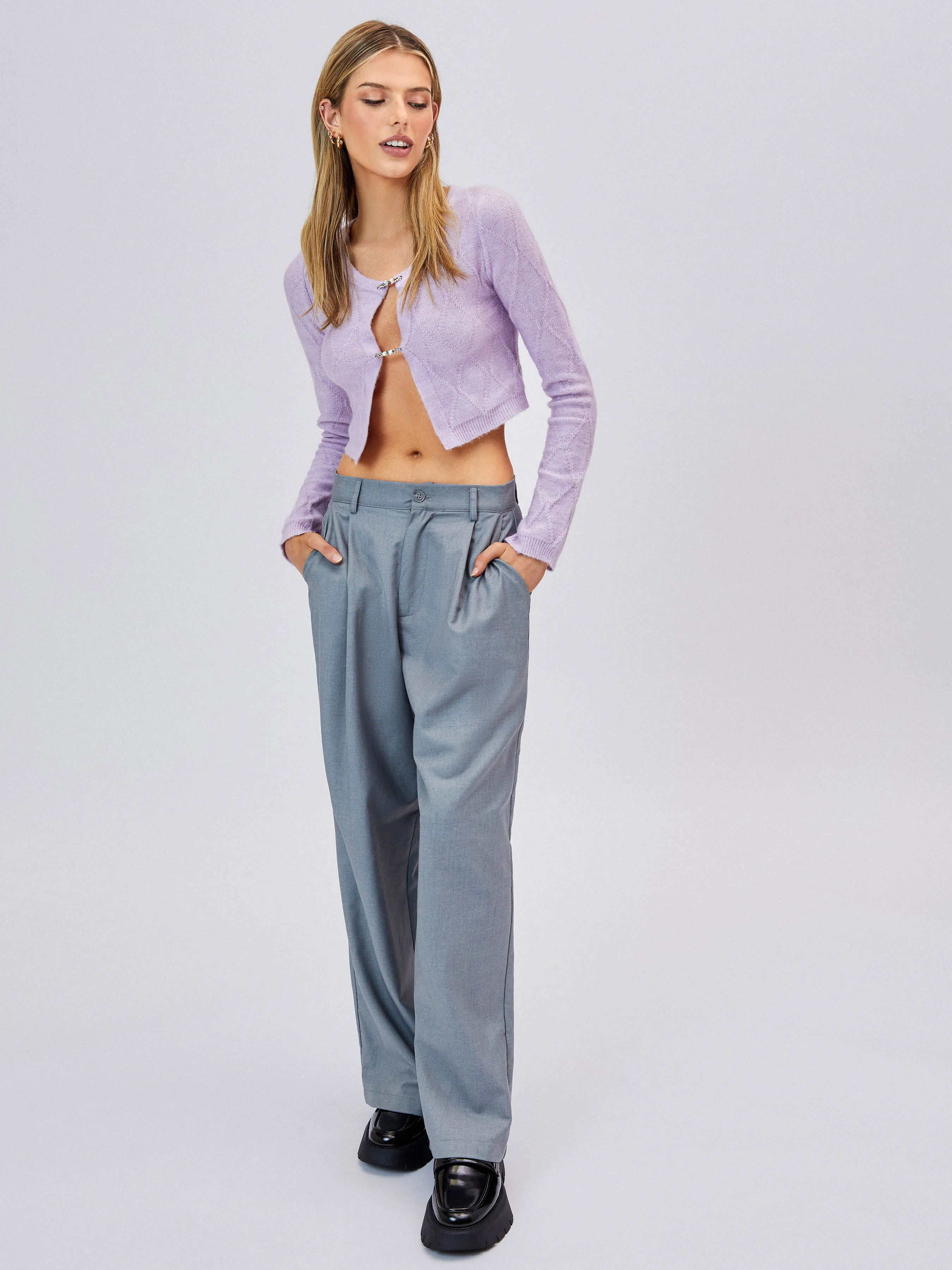  Cardigan court en maille câblée unie