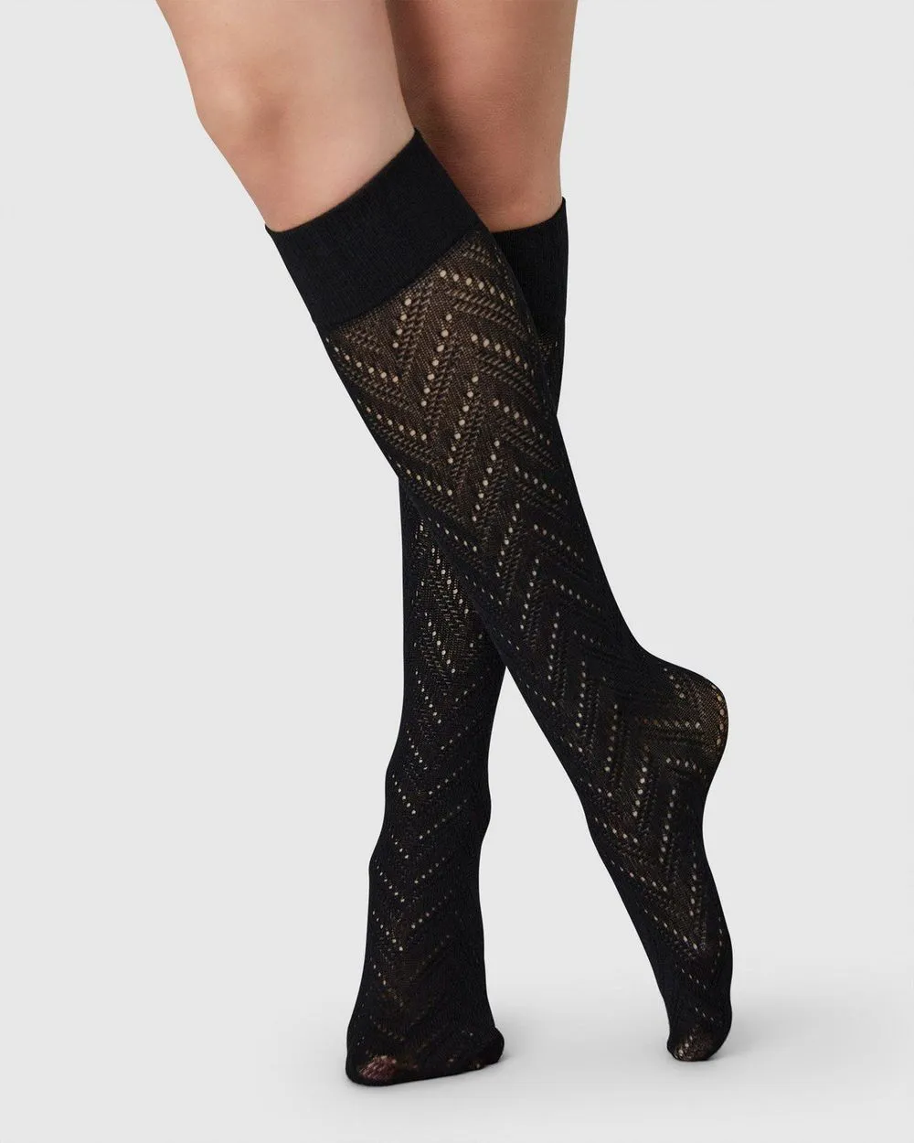 Chaussettes hautes en matières recyclées | noir "ina pointelle knee-highs - black" femme