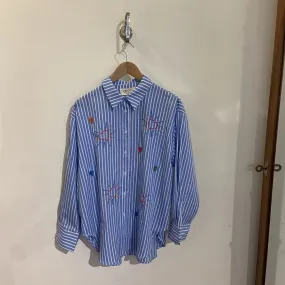 Chemise bleue brodée
