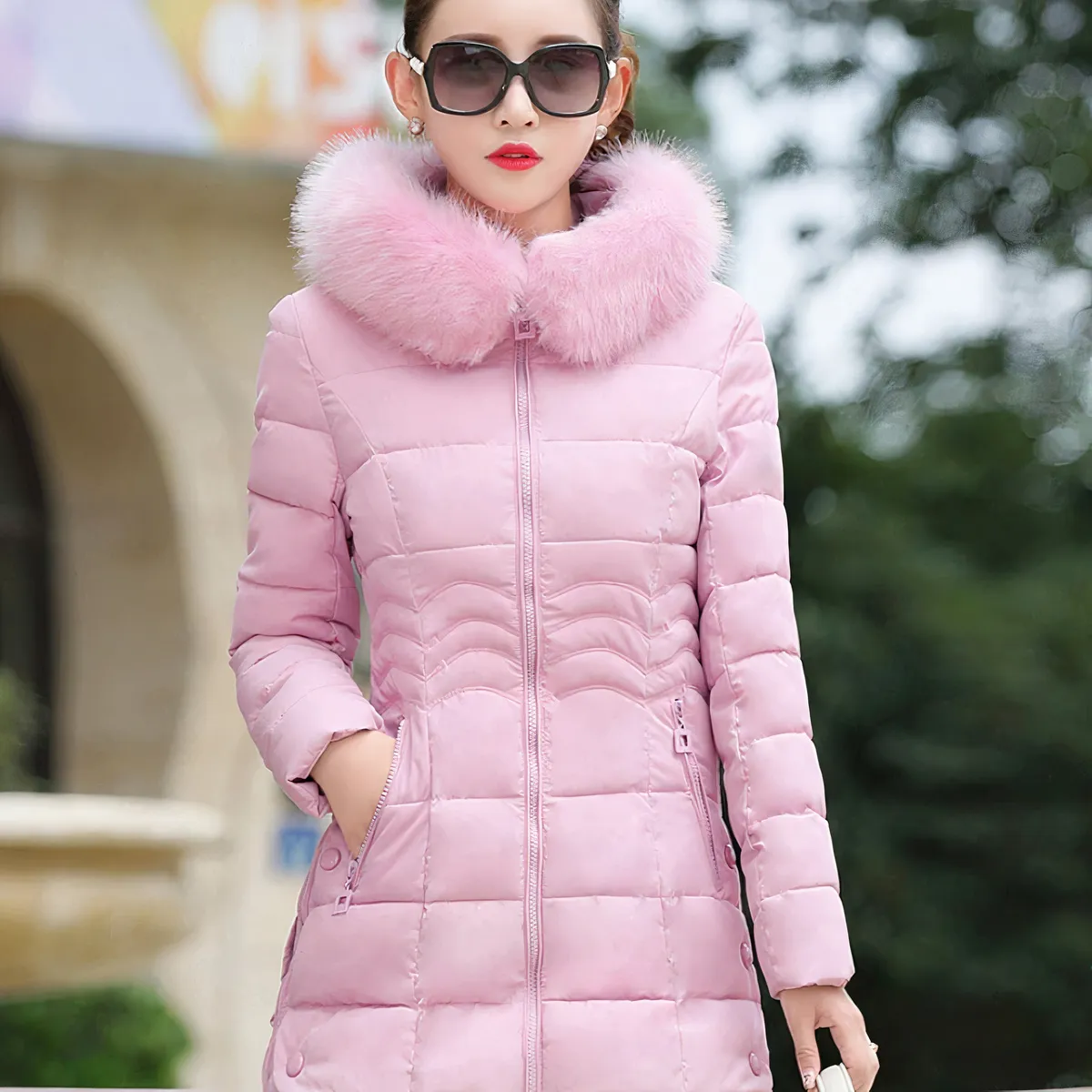Doudoune rose à pompons pour femme • 