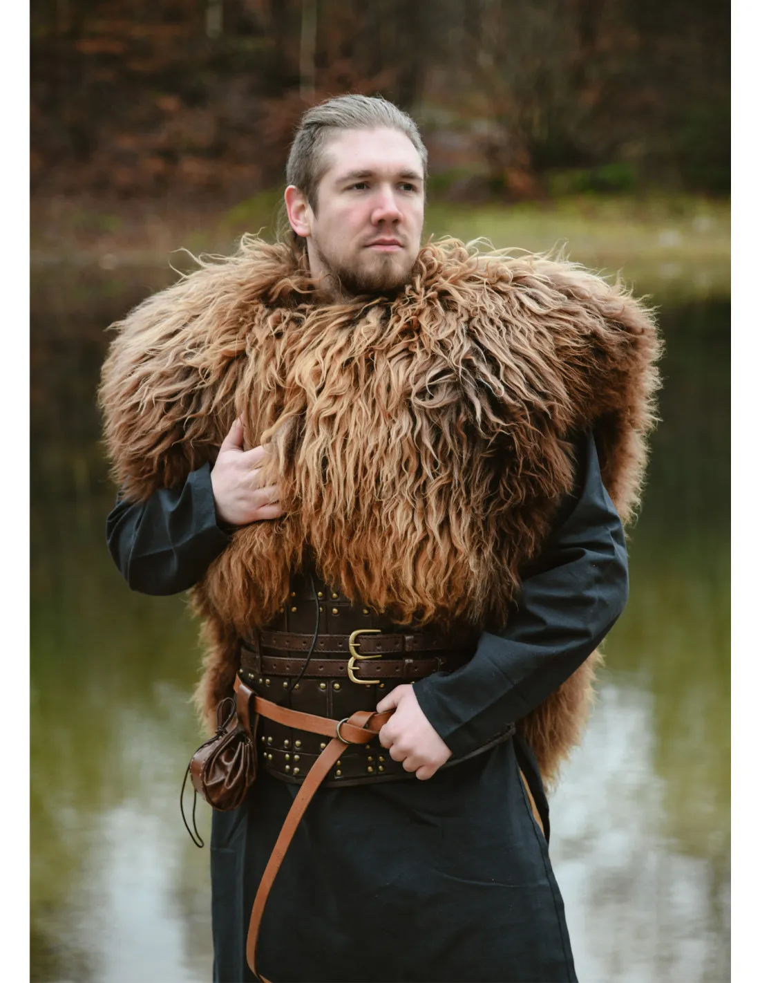 Peau de Berserker marron pour guerriers (130x60 cm.) ⚔️ Boutique Épées