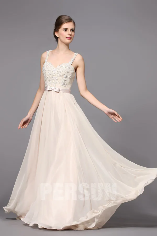 Robe de mariée fluide à dos échancré & haut fleuri